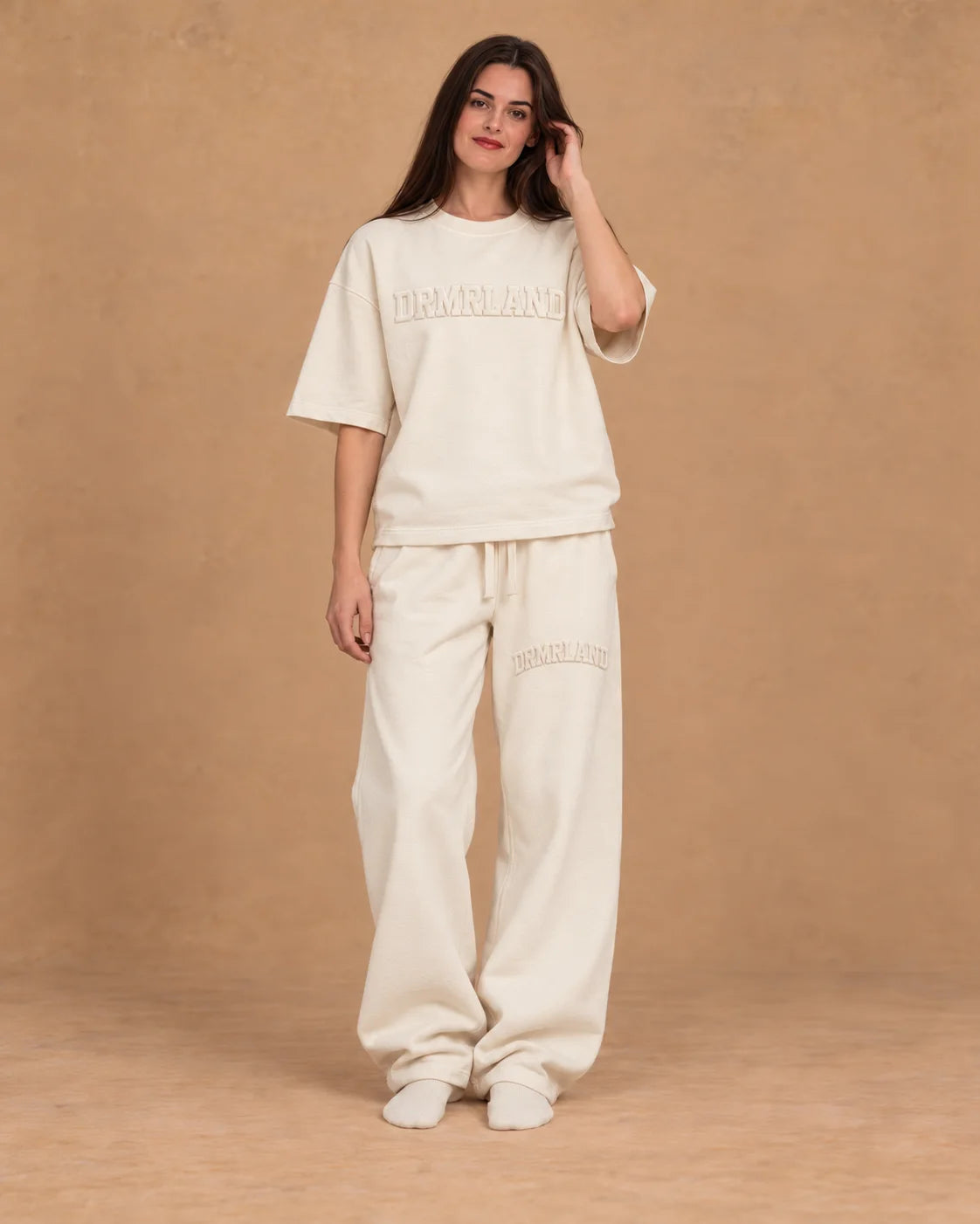 Cream DREAM set: woman, tee set, full body front