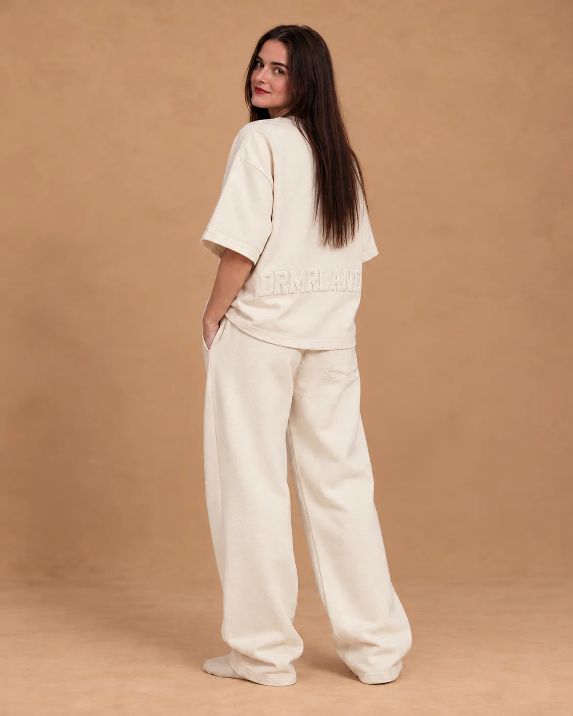 Cream DREAM set: woman, tee set, three-quarter back over the shoulder