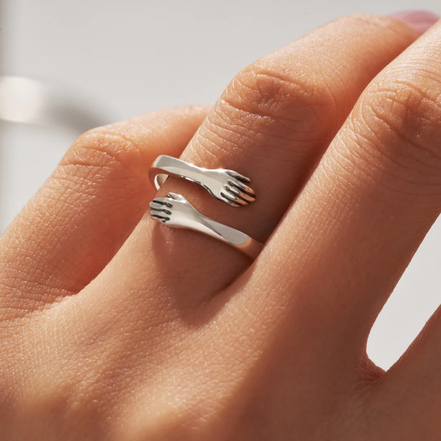 Hug Ring (Resizable)